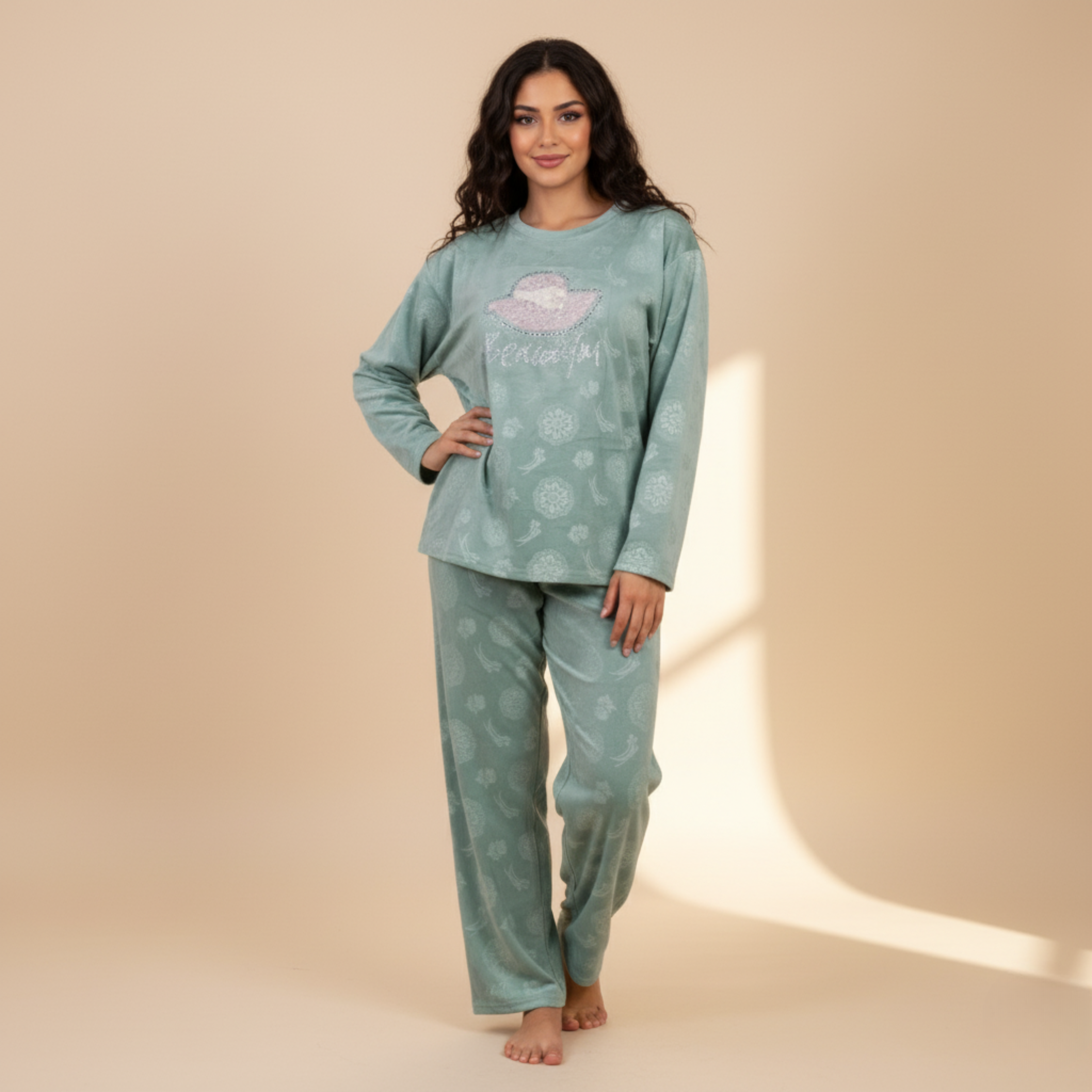 بيجامات قلوب بيضاء نسائية