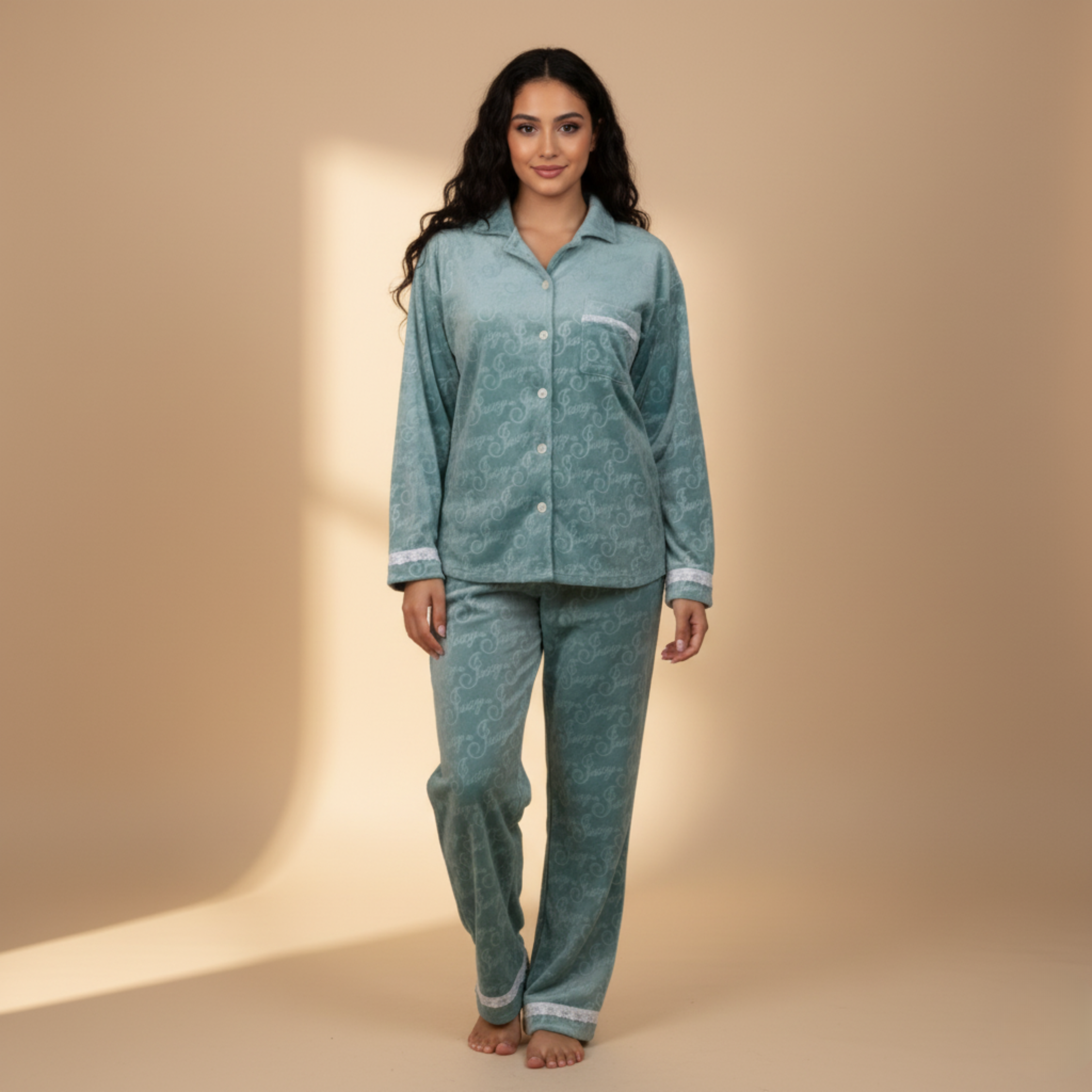 بيجامات قلوب بيضاء نسائية