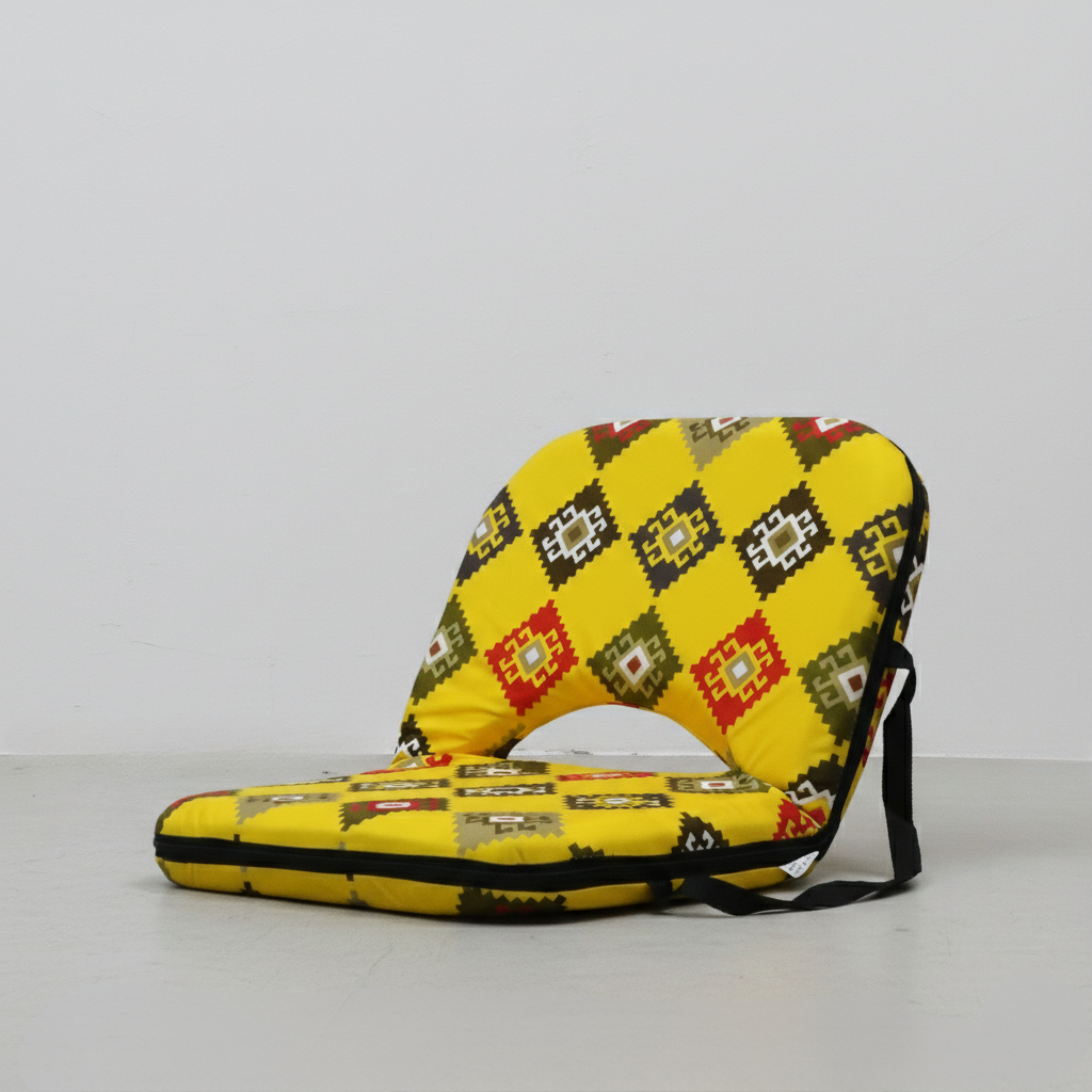 الكُرسي رقم C-04