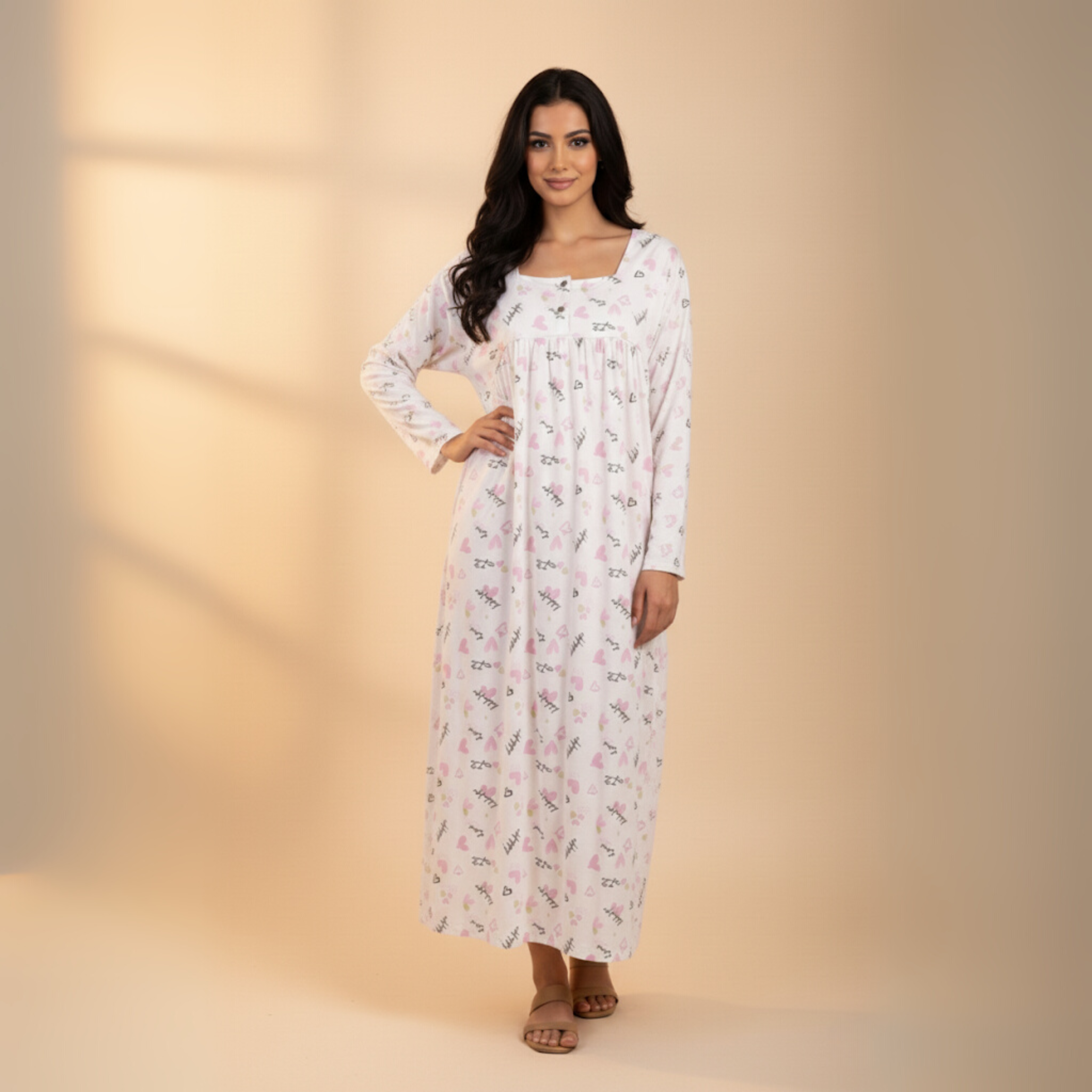 ثوب نوم بقلب أبيض سعيد