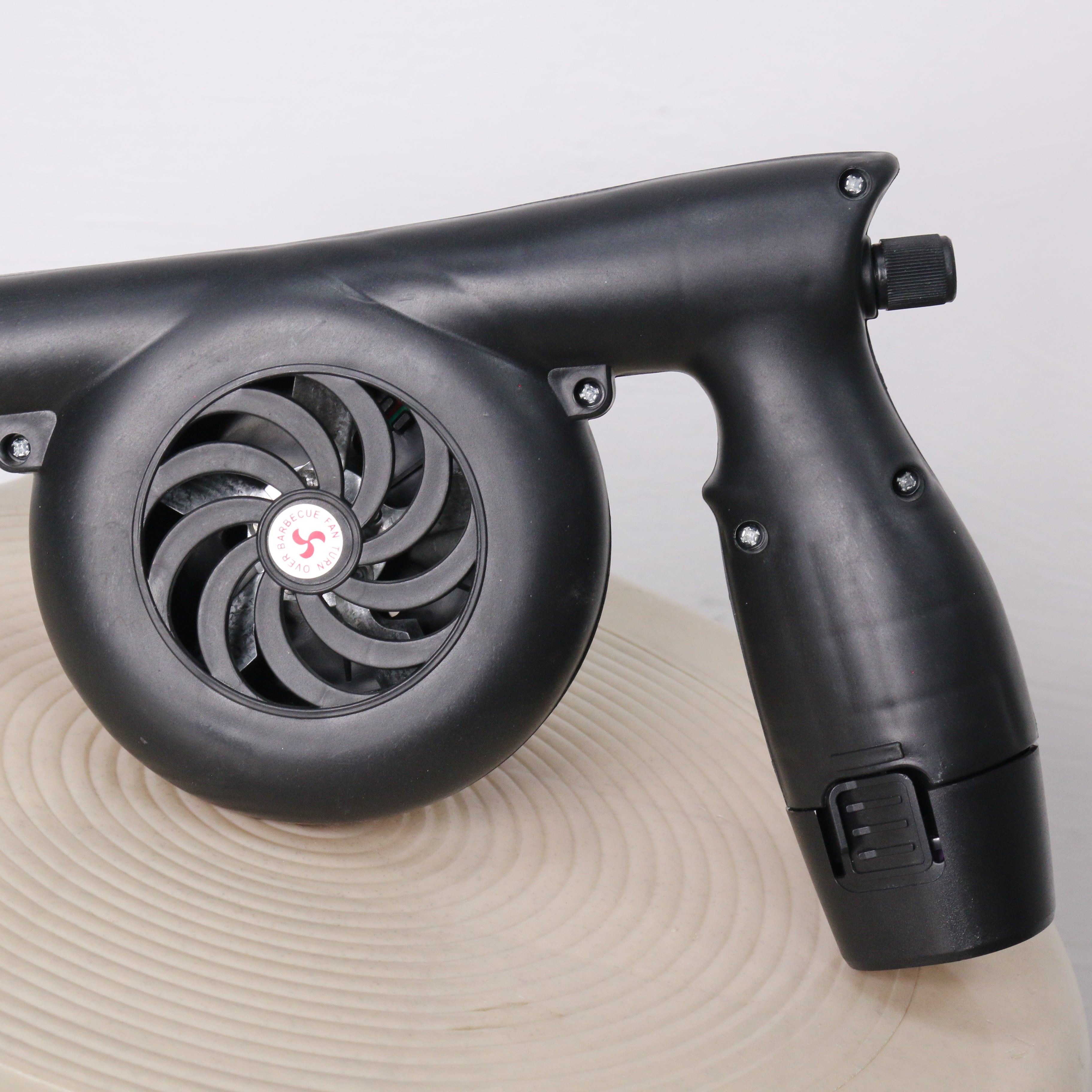 مدفع هواء لاسلكي لتنظيف الفحم في الشواية