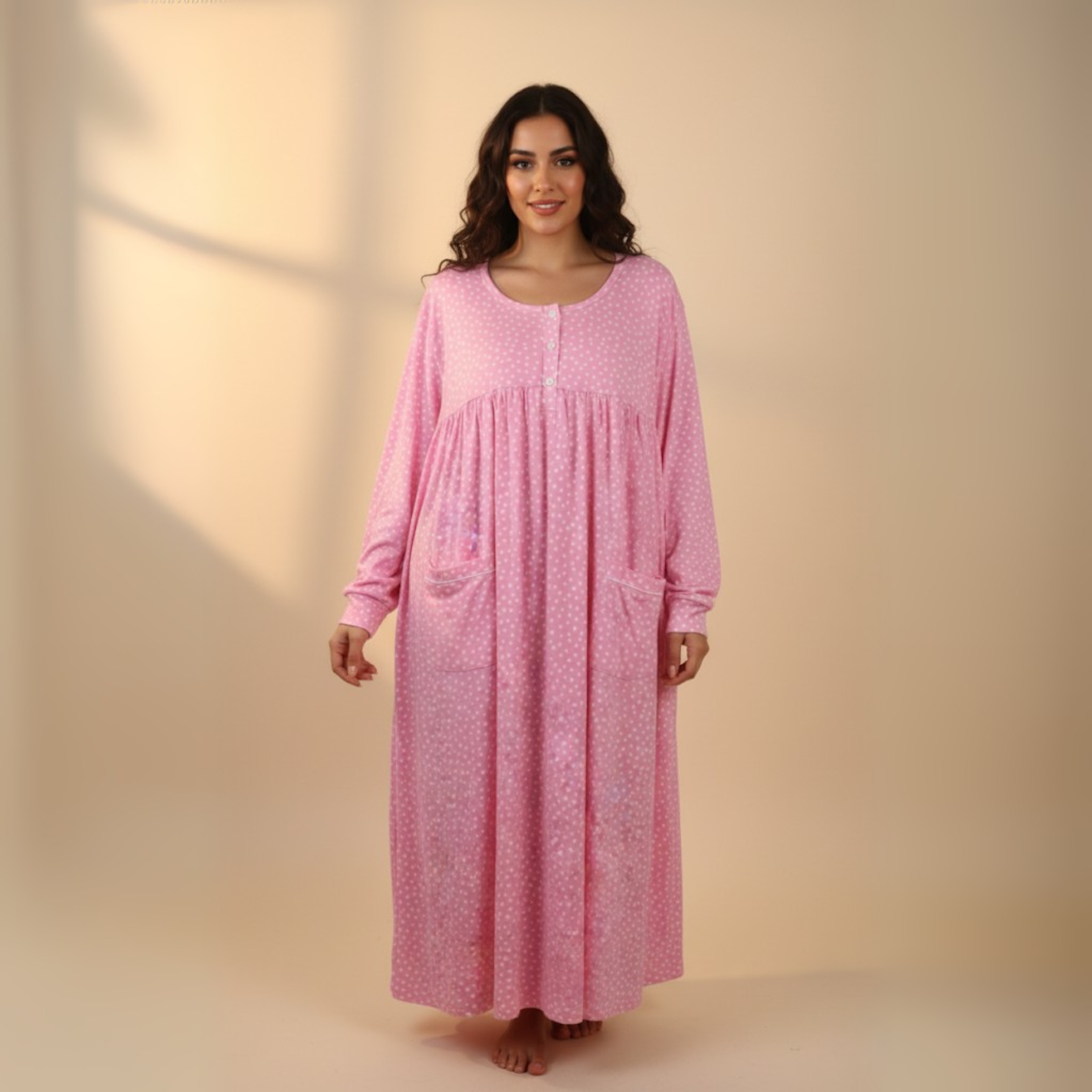 ثوب نوم بنقاط وردية