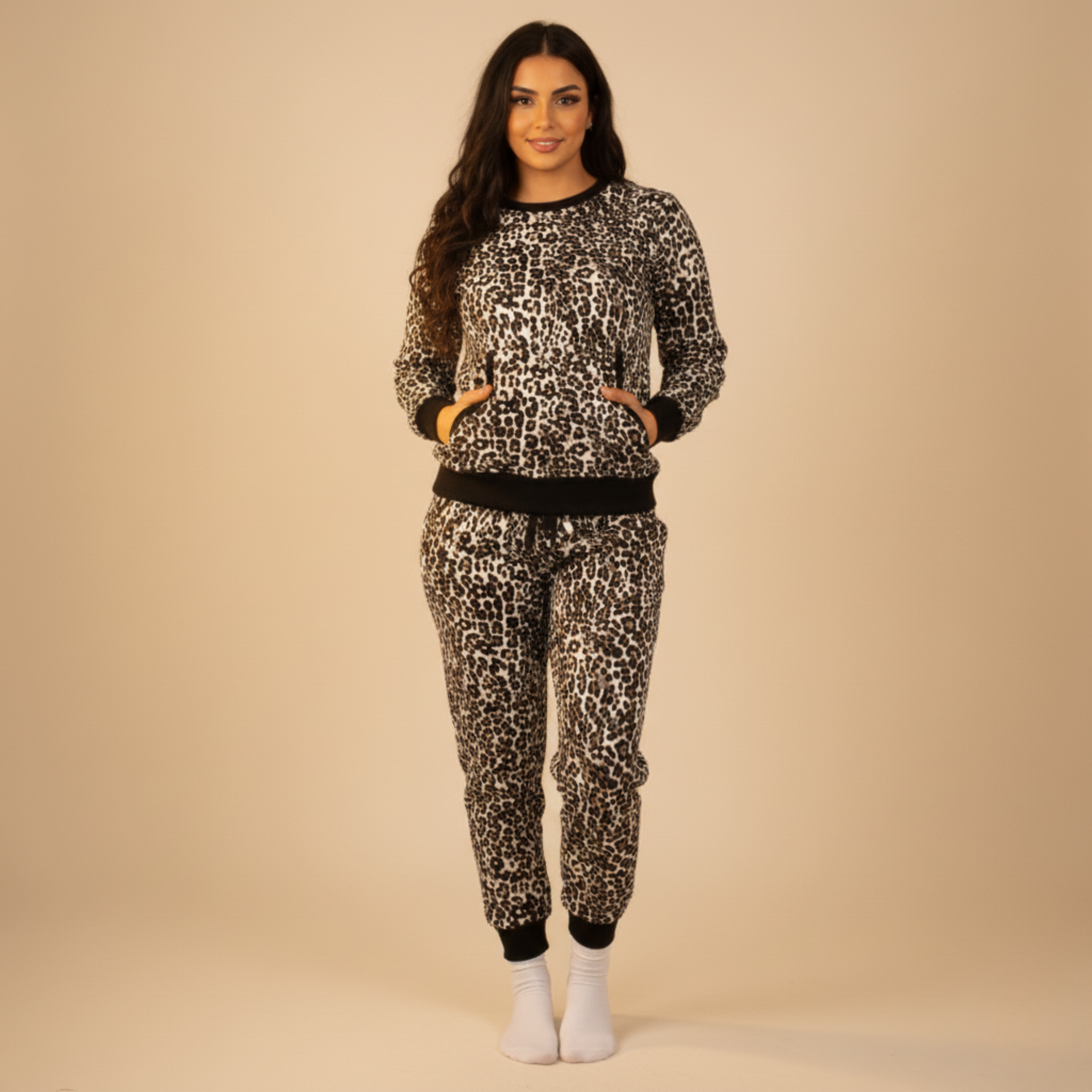 بيجامات قلوب بيضاء نسائية