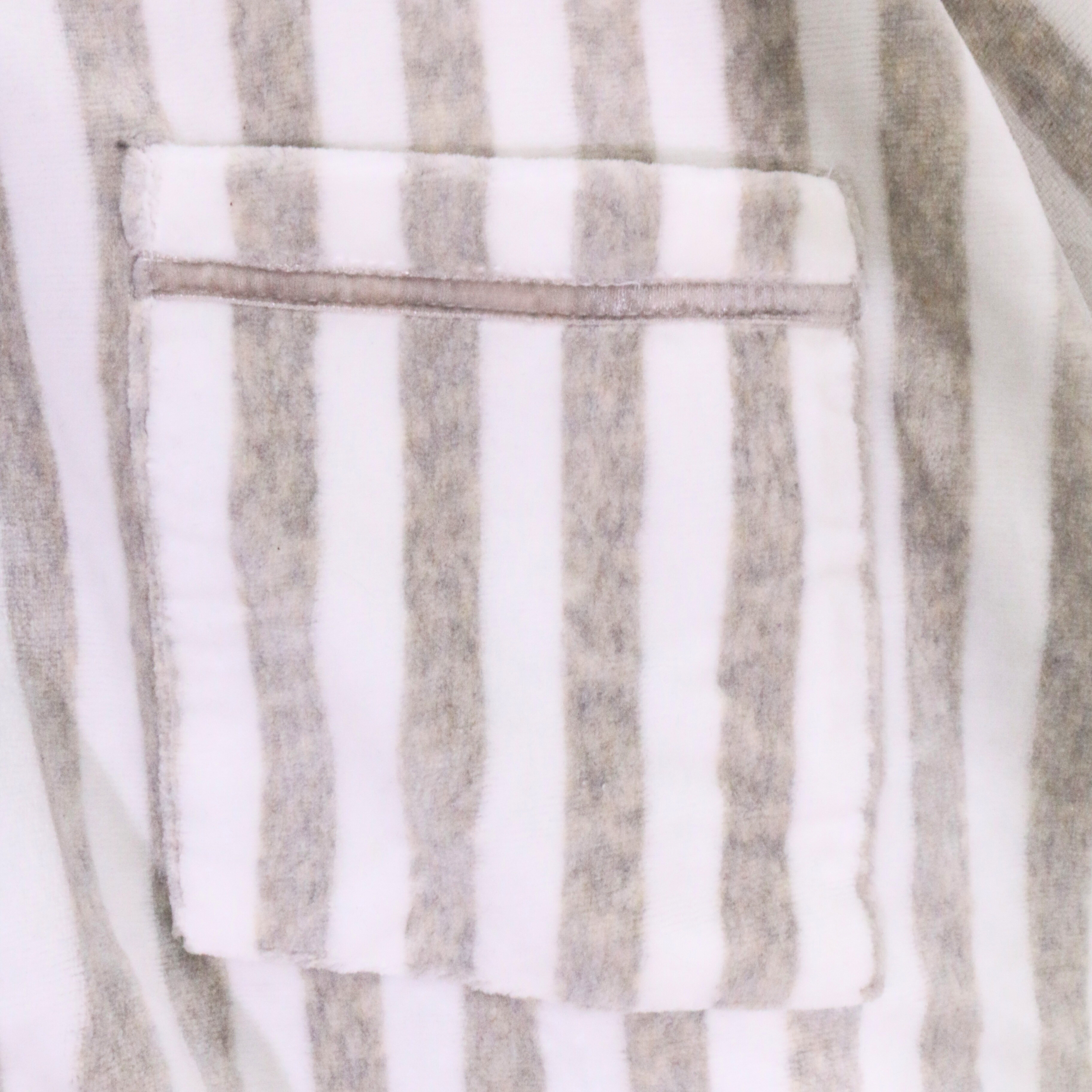 بيجامات قلوب بيضاء نسائية