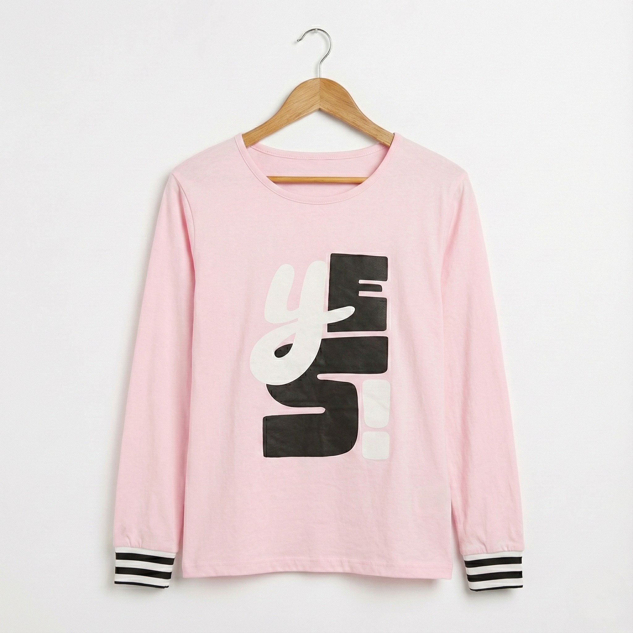 بيجامات قلوب بيضاء نسائية