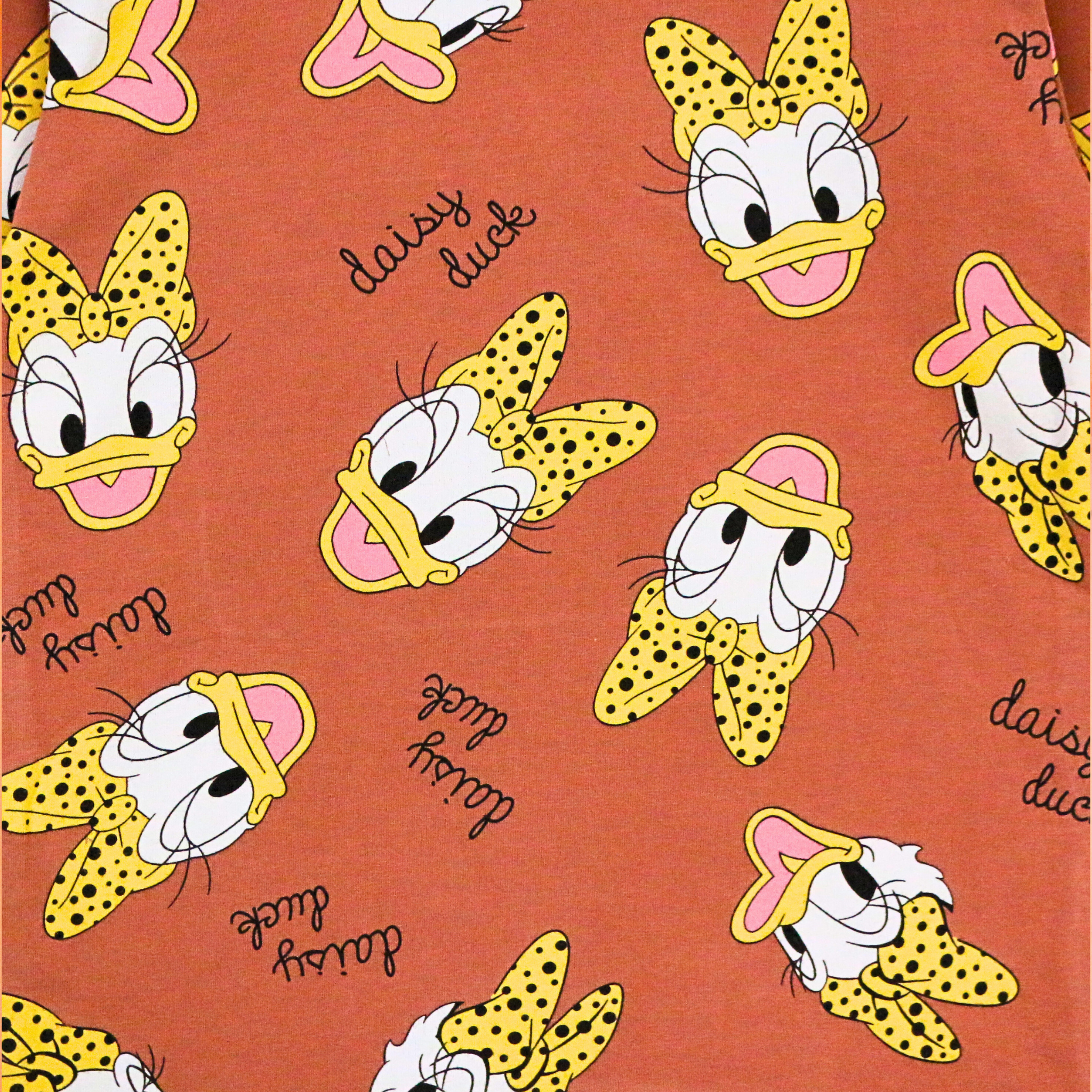 Pattern of Daisy Duck's face on a red background with 'Daisy Duck' text.