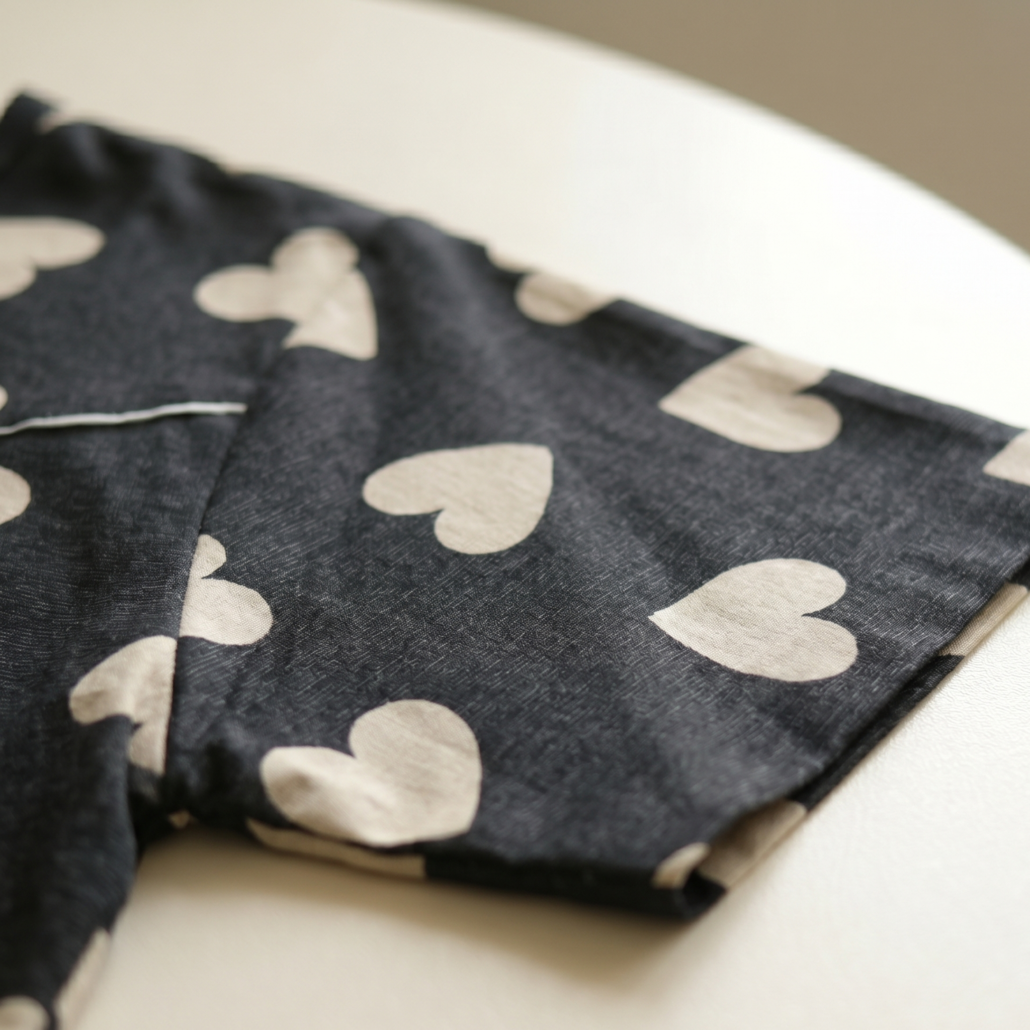 Womens Midi Hearts Black