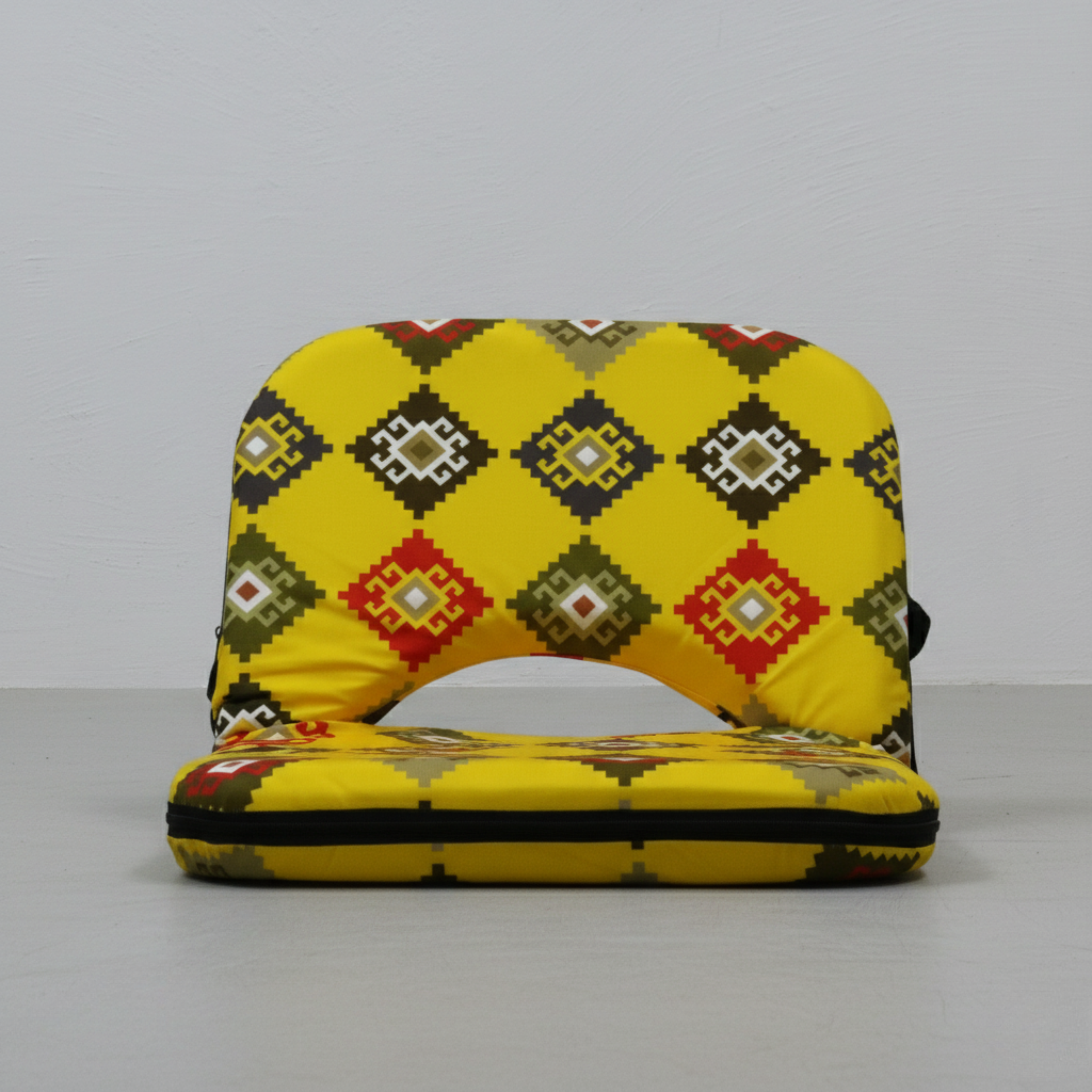 الكُرسي رقم C-04