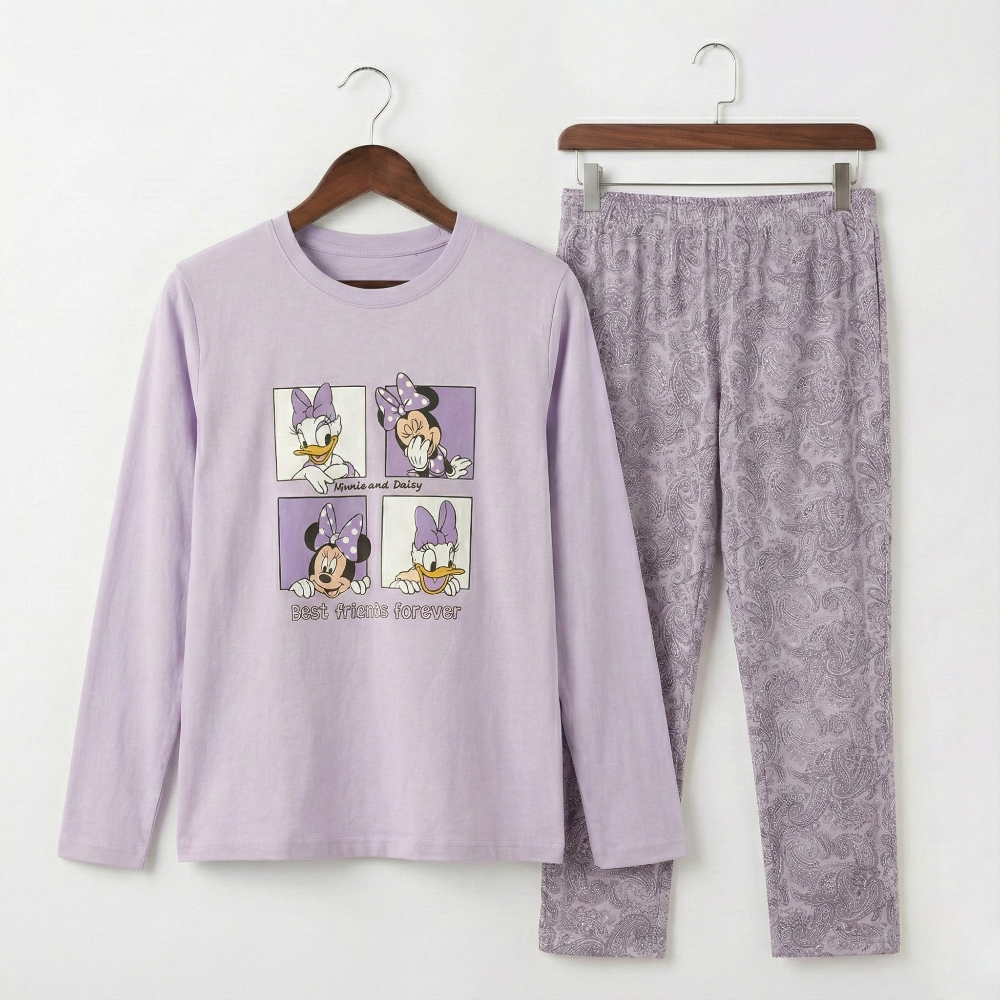 بيجامات قلوب بيضاء نسائية