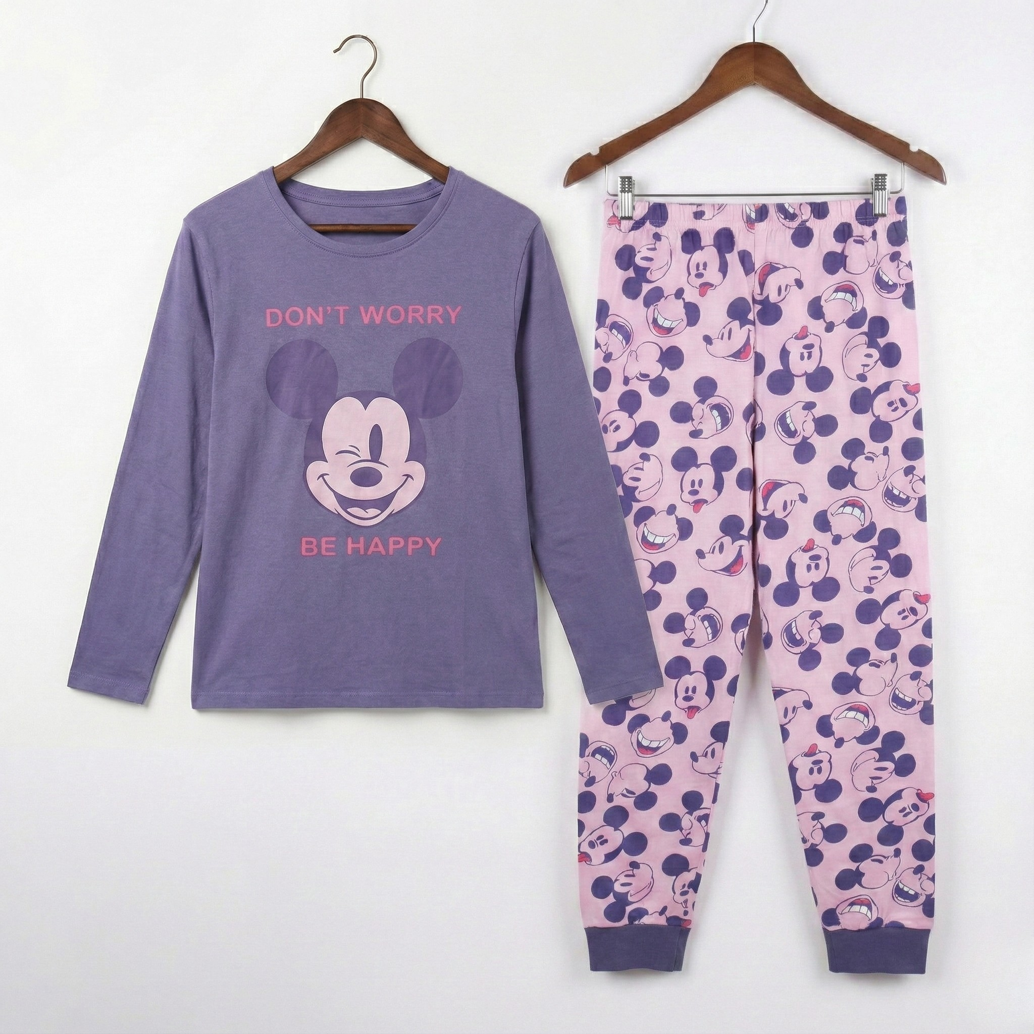 بيجامات قلوب بيضاء نسائية