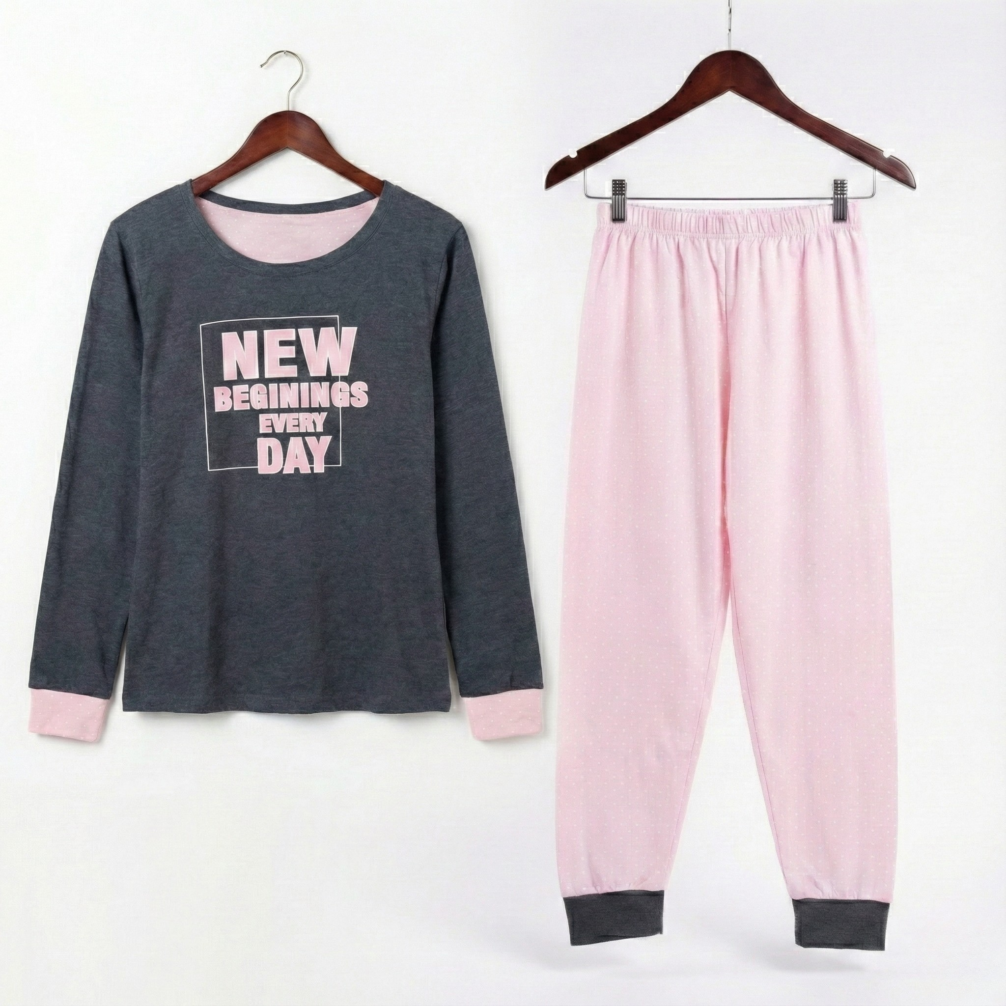 بيجامات قلوب بيضاء نسائية